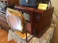 Откуда автор берет описания? 
2. Это линза не от фотоувеличителя, а от телевизора. 

7. Можно, конечно, и помидоры резать, но курица на ручке как бы намекает, что это для нарезки яиц...
11... и называется стереоскоп. Не просто для просмотра, а для дешифрирования.