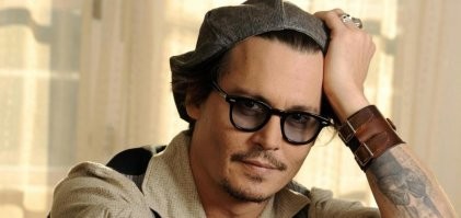 На прошедшем суде Эмбер против Деппа, бывшая жена и её адвокаты с нанятым  детективом, не нашли ни одного человека, который высказался плохо о Деппе, наоборот, все кого ни опросили, отзывались только положительно.