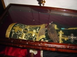 Целование и прославление вяленой человеческой расчленёнки