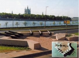 Петрозавод там стоял в советское время. Окруженный забором. Но там давно уже все снесено.
А "памятник Ниеншанцу" - крохотный квадратик у самой набережной. Который никуда не денется и после реконструкции.

Видимо, кому-то место под застройку сильно приглянулось и отжать себе хотят. Под "квартал илитного жилья", очевидно.