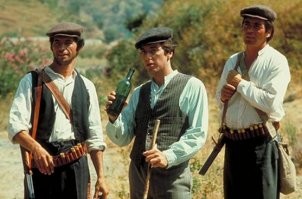 Да, у кепки интересная история.
Я её для себя обнаружил после просмотра "Крестного отца".