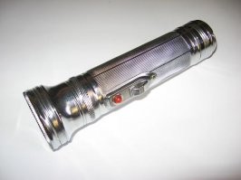 Мне вот просто любопытно, а кто-нибудь еще использует лампы накаливания? У меня во всем доме их всего две. Одна в холодильнике, вторая в духовом шкафу. Да, еще одна в древнем фонаре на батарейках.