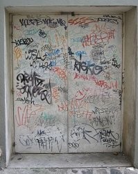 Так то искусство! А так мы видим всё больше творения таких "художников".