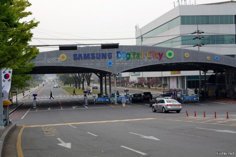Просто въезд на территорию офиса Samsung Electronics.