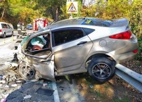 ""...у вдовы погибшего водителя Hyundai осталось пятеро детей. В машине в момент аварии находилась их старшая дочь, 18-летняя девушка. Сейчас она в тяжелом состоянии в горбольнице Геленджика. Другая дочь, ей 16-ть, учится в Новороссийске в колледже, средним сыновьям 14 и 11 лет, младший сын, ему 9 лет, болен. У него медуллобластома. 5 ноября его необходимо везти в Краснодар на МРТ, а 20 ноября его госпитализируют в московский госпиталь на обследование после пройденных двух лучевых терапий. Ребенок прошел несколько курсов химиотерапии. Вот так в двух словах обстоит ситуация в семье погибшего казака Дивноморского хуторского общества Рафиля Акимова. Несколько лет назад он, рискуя своей жизнью, спас от вооруженного преступника соседей, был ранен. А сейчас его супруге, старшей дочери и младшему сыну нужна помощь. Мы уверены, что жители Геленджика и другие неравнодушные сердца откликнутся на этот призыв. Средства собирает атаман села Дивноморское Дмитрий Хотлубей. Карта привязана к номеру телефона 89284036307. Большая просьба – звонить только в случае необходимости. Просим максимальный репост!...""