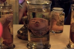 У нас школьников в "Кунсткамеру" водят.