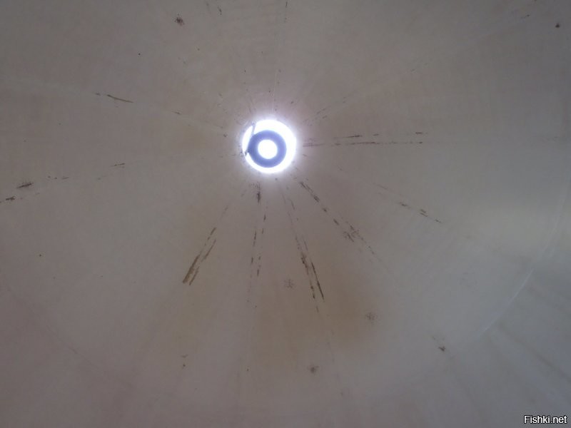 на Шар гоняли,прикольно, внутри очень необычный звуковой эффект с многократно отражающимся эхо, Особо впечатлительные могут поехать кукухой)) говорят,там даже концерты проводили,ночью)) есть видео,но не покажу,там лица людей,заругают)))