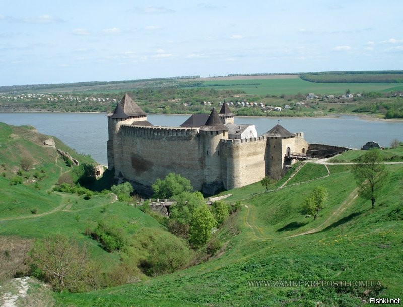 Три мушкетера
Свиржский замок + Хотинская крепость
