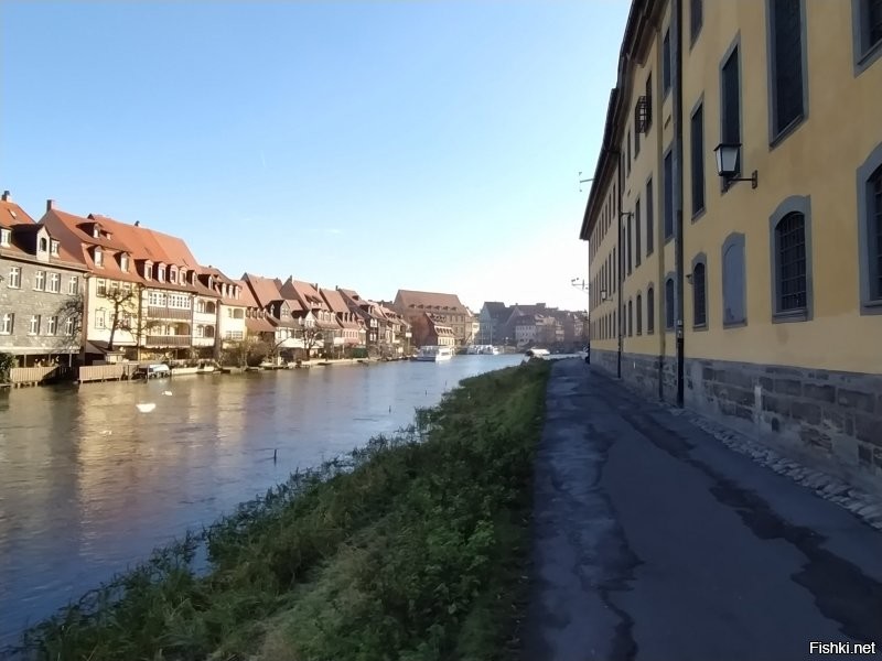 Вот это желтое здание тюрьма в Bamberg (Германия)... правда последние деньки-универу отдают .