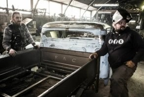 А Овечкин что там делает? Ну прям на все руки мастер