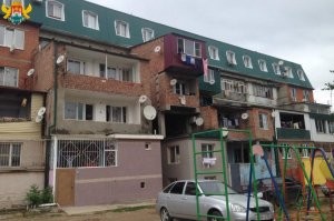 Не те дома стоят рядом с министерством строительства и архитектуры Махачкалы...