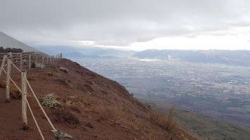 Вид с собственно этого самого Везувия :) Я там был :)