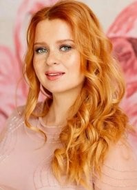 Я не люблю конопушки у девчонок на плесах, груди, спине... Мордашки у многих приятные. А вот у нас есть актриса - Екатерина Копанова - вот чудо рыженькое))) Симпатяшка обалдеть!