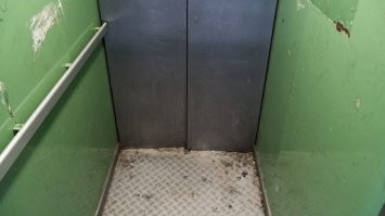 А это - вполне себе заплеванный немецкий лифт. В той же Фульде. Фото - из интернета.