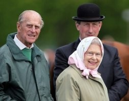 Только, вроде, у себя на хуторе она немножко проще одевается... ))