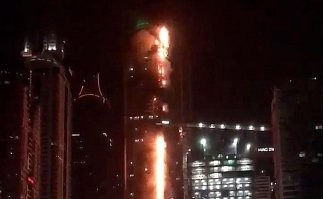 Дебилы, или провокаторы с таким названием?? 
 Небоскрёб "Факел" в Дубае.. Лепестки бл.ть у них пламени..