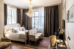 Это фото разных номеров... Вот еще номерок "тюрьмы". Пока свободен, 13300 в сутки