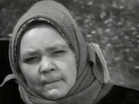 Валентина Телегина вспомнилась. 
И кино было интереснее и бабушки эти были колоритные. Соколова вообще теплоту душевную излучала.