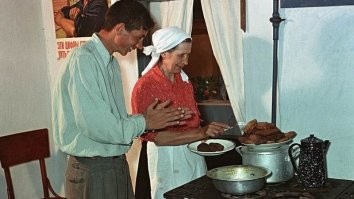 Газ и пирожки. Лицо. А сейчас что нужно чтобы улыбнуться?