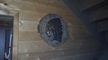 "Никто уже не украшает стены квартиры выжиганием или чеканкой собственного изготовления."

Да, точно.