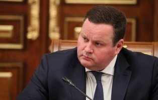 Да ему ,,П.О.х.у.й ,, на тех рабочих . с большой буквы