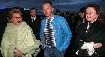 Ничего крейсеру не снится, господа спать ему не дают. Разгуляево в ночь с 6 на 7 июня 2009 года.