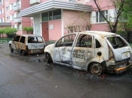 Огненная распродажа: сгоревшие дотла Aston Martin и Porsche выставили на аукцион