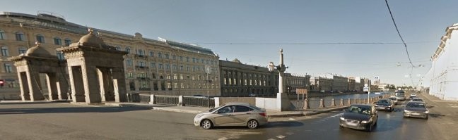 А вот так реально выглядит Собор Святой Живоначальной Троицы в Петербурге, снятый с точки возле моста Ломоносова (с башенками). Вторая фотография в подборке.

Да-да, это вот та ма-аленькая точка, едва виднеющаюся в конце перспективы набережной.

С какого перепуга при съемке с высоты карниза зданий на набережной собор вдруг вырастает в размерах настолько, что оказывается выше этих самых зданий, физика объяснить не может.