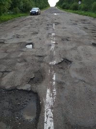 Вот я заехал в Ярославщину. 
Разметка есть, и знак - обгон запрещён)))
