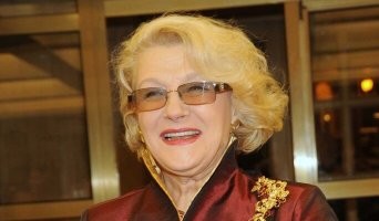 Соплёй зеленой был по-уши втрескан в Дружинину. Чувствуется в ней порода и аристократизм. Шикарная женщина даже сейчас. Холёная, ухоженная, просто бомбическая.
И когда мелким смотрел "Девчат", то тоже не мог понять, КАК Анфису можно было променять на Тосю?!