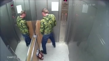 Давно уже всем известно, что моча дезинфицирует. )))