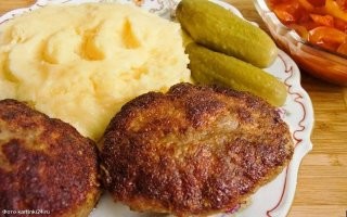 "2. Макароны и сосиски - это сочетание сложно переплюнуть"
======================
Разве что котлеткой с пюрешкой