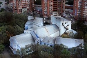 Вот еще один "Серп и молот" - Дворец культуры железнодорожников во Владивостоке