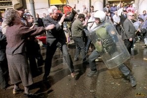Свободно митинговать либерасты  тогда никому не давали.