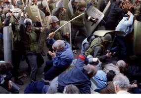 Свободно митинговать либерасты  тогда никому не давали.