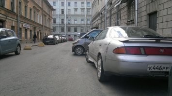 Как паркуетесь вы?
Это не я, но зачётно 
Практически - вписался.
