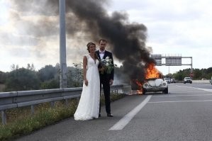 Muzhik dazhe ne ponyal chto zgorevshaya mashina menshe zlo chem ostatsa zhenatim .