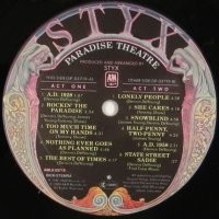 А для меня шоком была пластинка группы STYX PARADISE THEATRE, 1878 года, где прямо на виниле были изображены 2 женщины, державшие надпись "STYX" В РУКАХ!