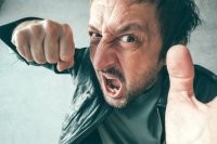 Агрессивно отрицающий.