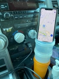 Вся суть яблокофилов, денег на последний айфон есть, а 1к рублей на держалку для него нет)