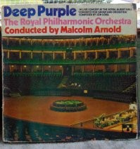 "быстро набросал лирику на салфетке". Может текст? Такое впечатление, что автопереводчик писал... И кто такой Пейн?... "Гиллан и Гловер навсегда покинули коллектив." Тоже неверно.  Надо писать: "Гиллан и Гловер в первый раз навсегда покинули коллектив". Автор явно не фанат и ничего о группе не знает...
Вот, недавно прикупил...