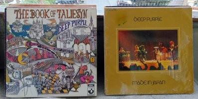 "быстро набросал лирику на салфетке". Может текст? Такое впечатление, что автопереводчик писал... И кто такой Пейн?... "Гиллан и Гловер навсегда покинули коллектив." Тоже неверно.  Надо писать: "Гиллан и Гловер в первый раз навсегда покинули коллектив". Автор явно не фанат и ничего о группе не знает...
Вот, недавно прикупил...