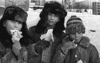 да! Лопать мороженое зимой было в кайф!
