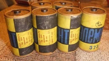 Вот эти сняты с приемника на той неделе. Как видите, не потекли с 90-го года -