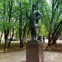 Памятник дворнику в Балашихе