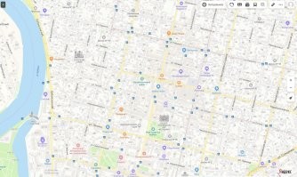 А как он исхитрился "нарисовать" руки прямыми линиями? Напрямки через жилые кварталы? У него стенобитный велосипед?