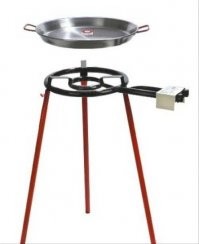 На газу оно жарится. Называется эта штука кемадор. А сковородка - паэйера (paellera). На таких готовят паэлью обычно, но можно готовить всё. Для многолюдной пьянки с застольем летом на даче - самое то.