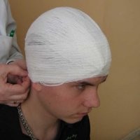 Это называется чепец. Шапочка - это шапочка Гиппократа.