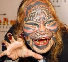 А где же деннис анвер. О, может быть он не попал в подборку потому что покончил с собой, когда все его бодимодификации стали нужны только ему самому, а остальной мир положил на него болт?