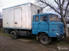Не удивительно, что в этом мультике по улицам разъезжает автомобиль IFA...